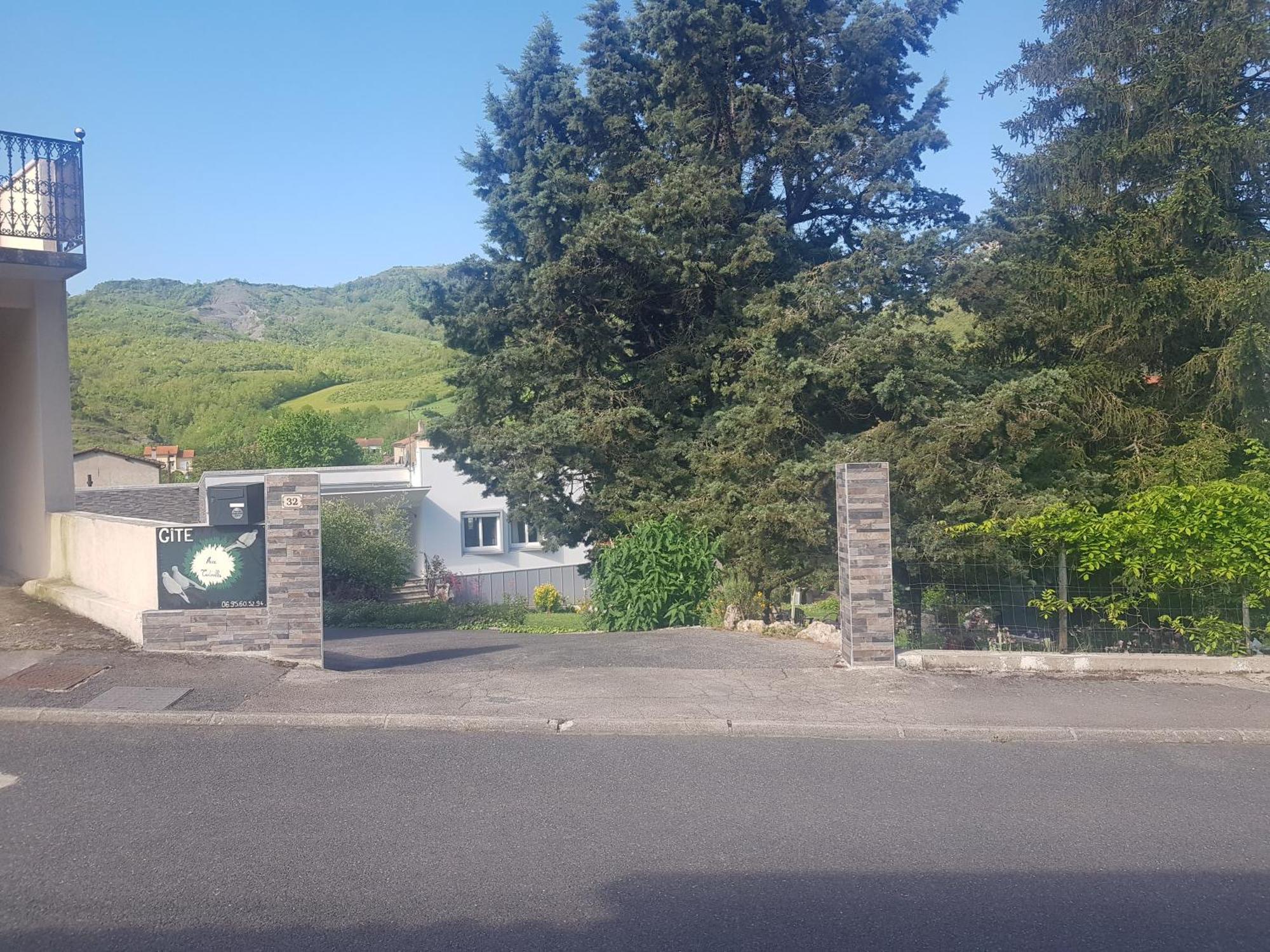Gite Aux Tourterelles Tournemire  Екстер'єр фото